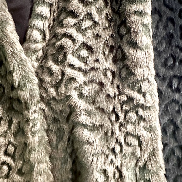 LIKE NEW Jones New York faux fur jacket with hoodie & pockets in dark blue/green - Picture 3 of 5